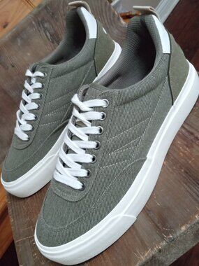 Xray Dirk Men's Size 9 Low Top Sneakers NEW!